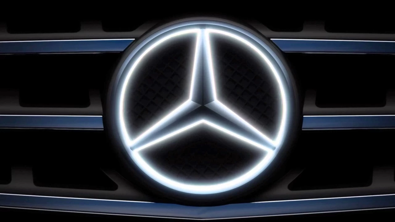 Mercedes’te hava yastığı şoku! 223 bin araç geri çağrılıyor!