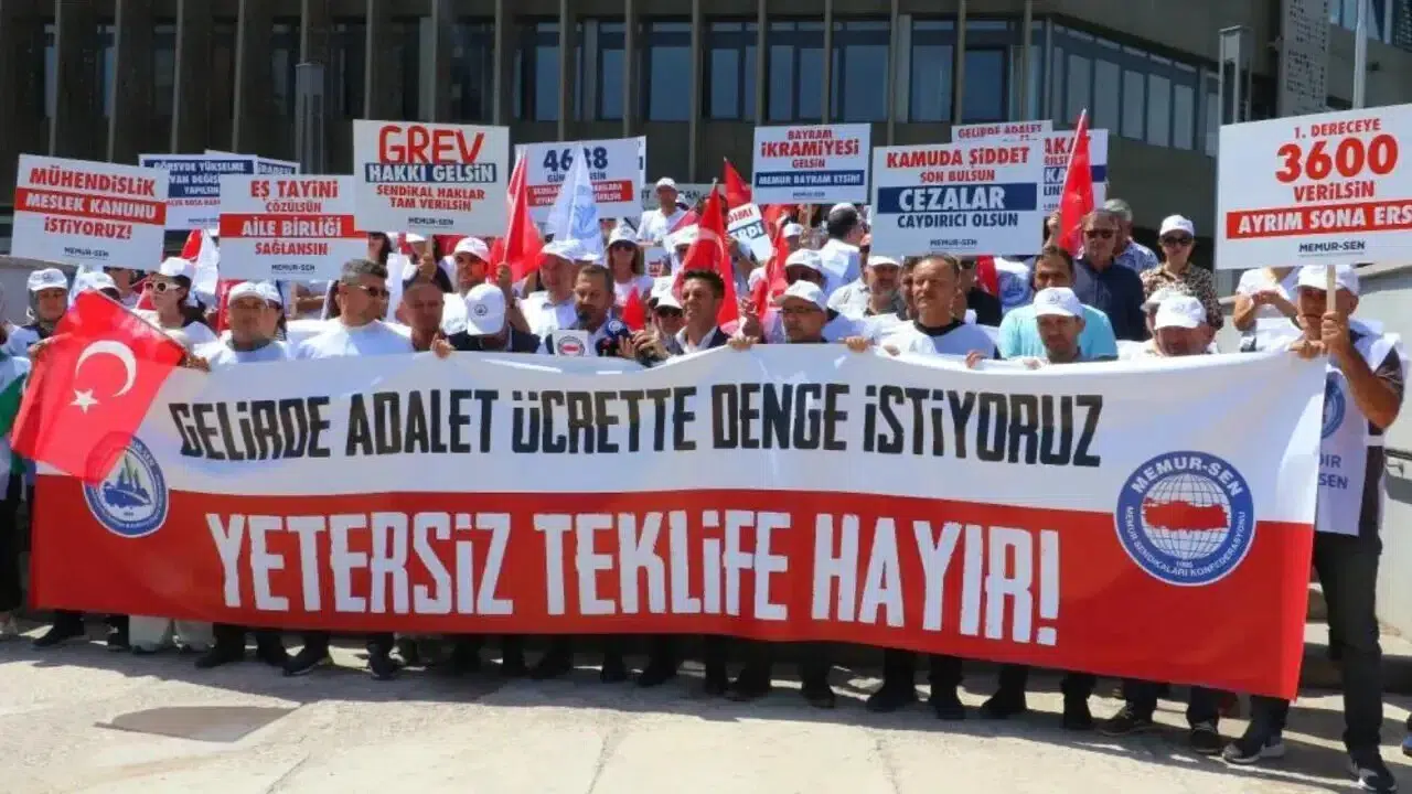 Memur-Sen'den Toplu Sözleşme Uyarısı: 'Pazartesi Günü Tüm Türkiye’de İş Bırakacağız'