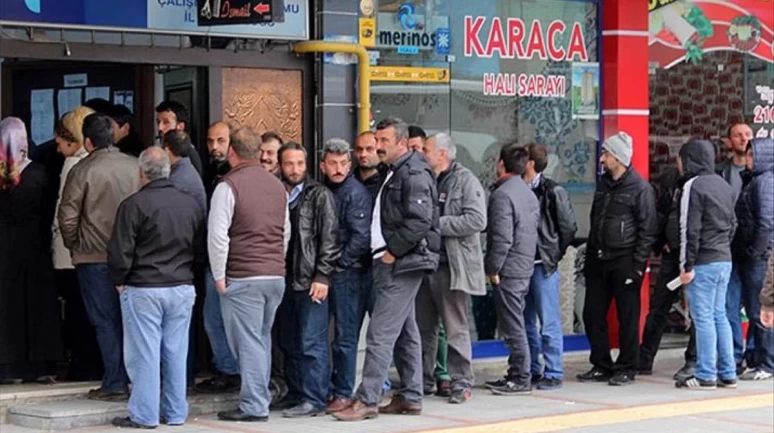 TÜİK Rakamları Açıkladı: 3 Milyon Kişi İşsiz, Kadınların Yarısı Evde